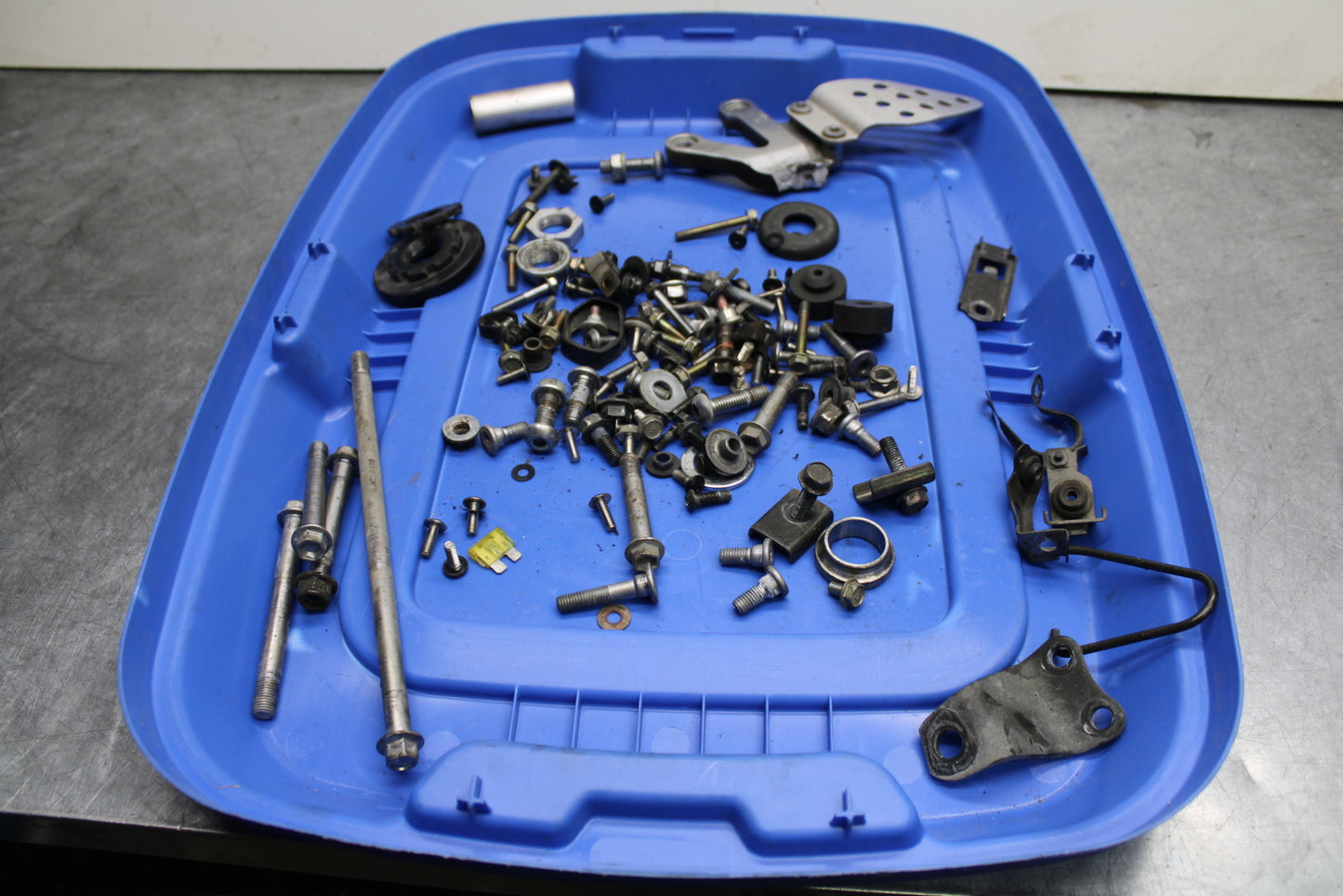 00-02 KAWASAKI NINJA ZX6R MOUNTING BOLTS HARDWARE MOTOR SCREWS BB750