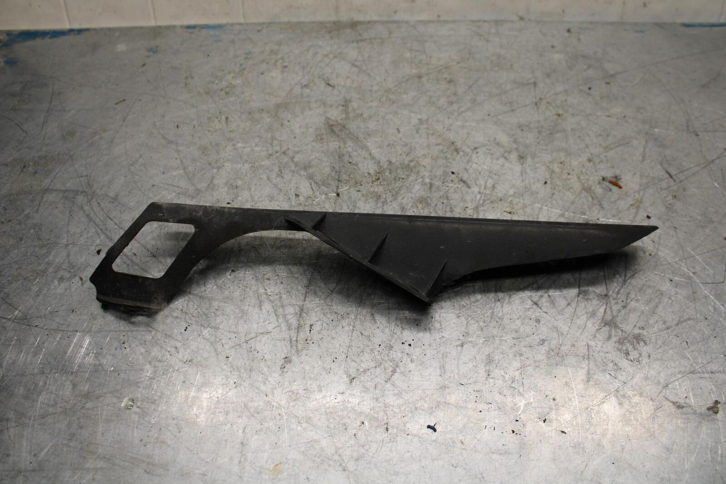 99-07 SUZUKI HAYABUSA GSX1300R REAR BACK DRIVE CHAIN GUARD COVER SHIELD BB426