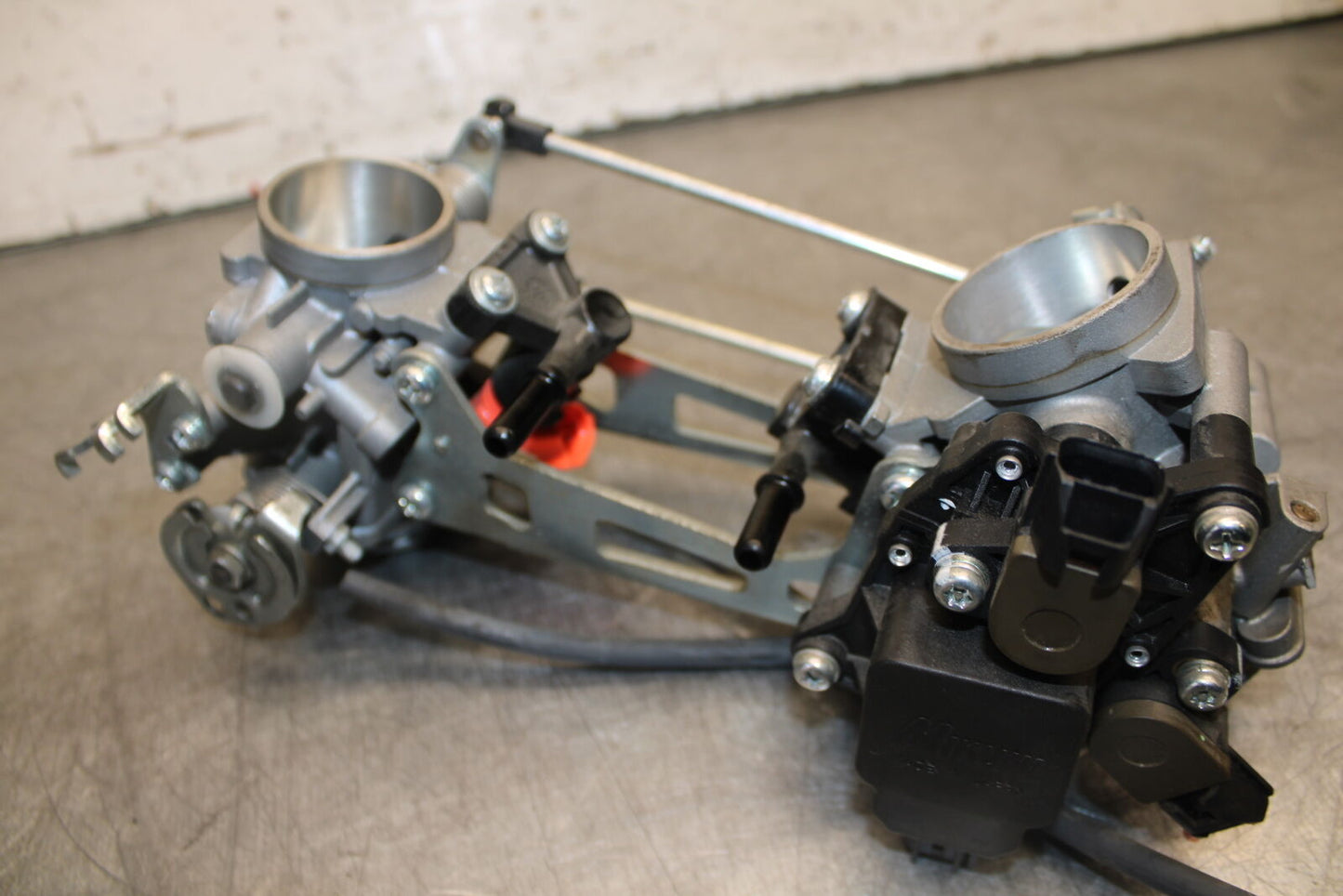 17-24 SUZUKI SV650 MAIN FUEL INJECTORS / THROTTLE BODIES BB706