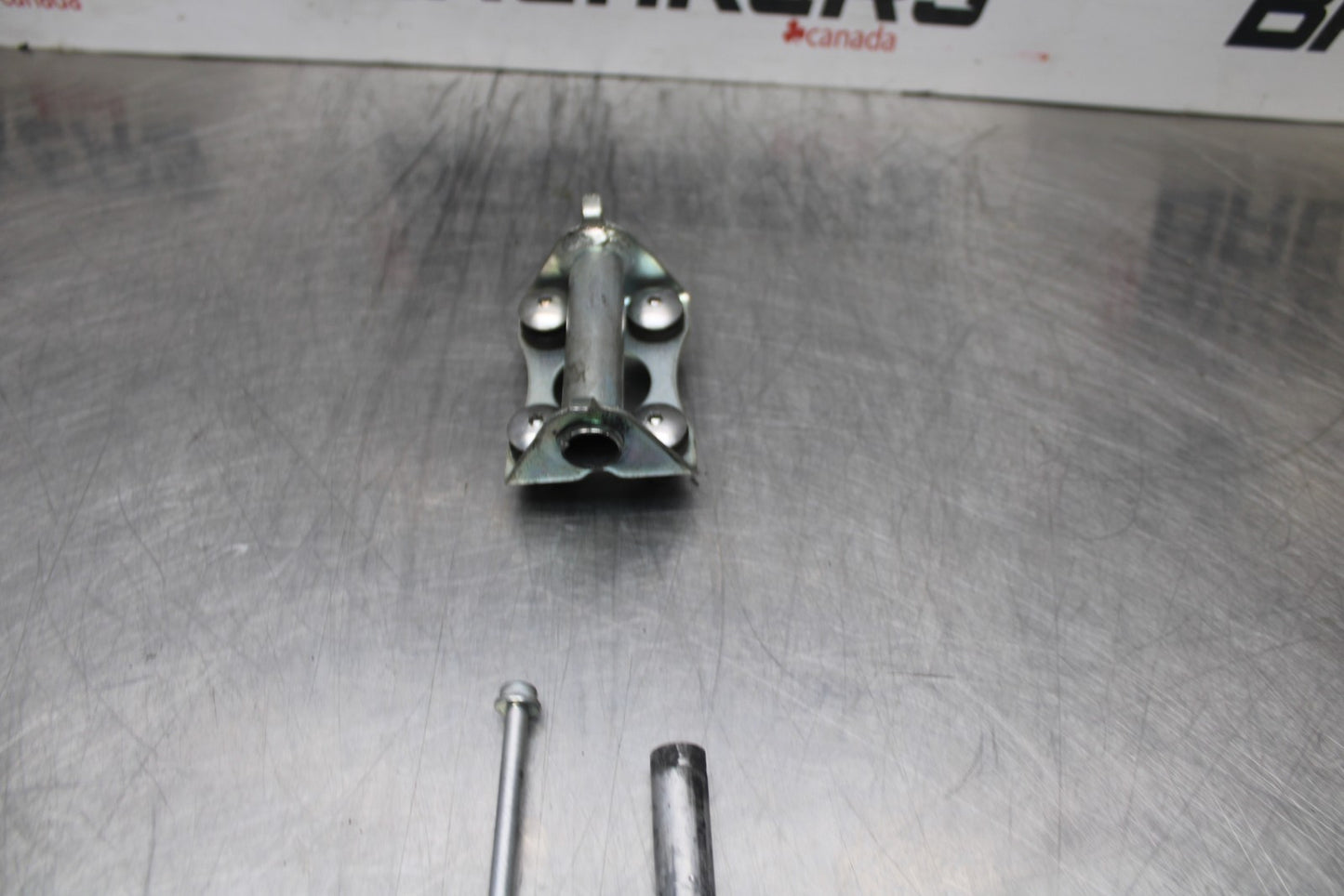 07 SUZUKI GSXR1000 GAS TANK FUEL CELL PETROL RESERVOIR BRACKET MOUNT BB770