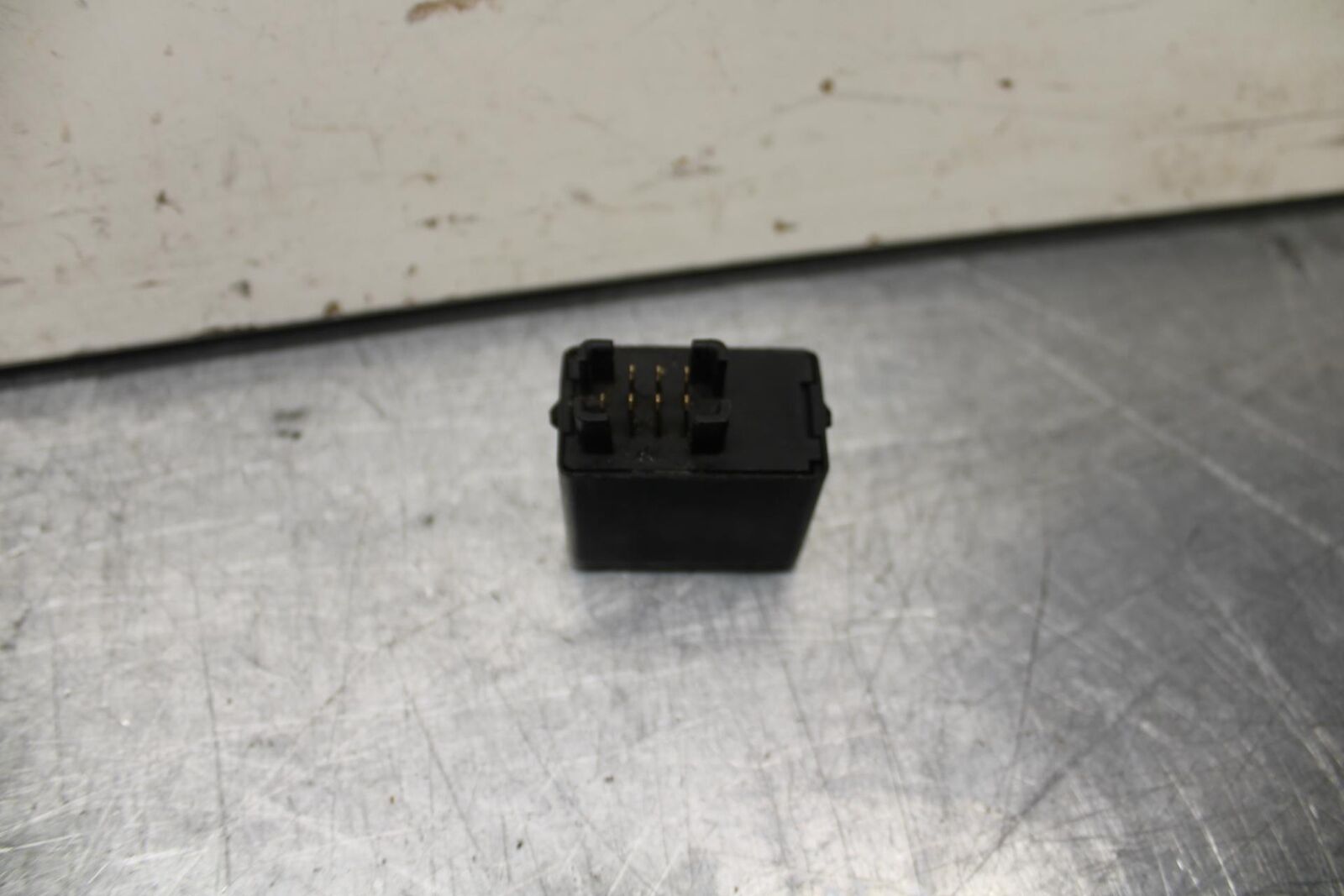 01 SUZUKI GSXR1000 TURN SIGNAL BLINKER RELAY FLASHER SWITCH 38610-03F00 BB100