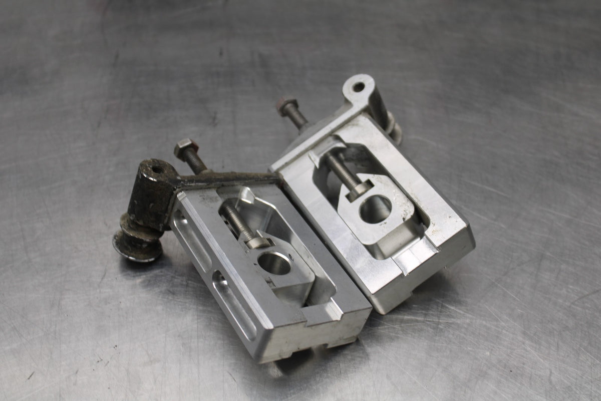 13-15 HONDA CBR500R SWINGARM CHAIN TENSIONER ADJUSTMENT BRACKETS BB834