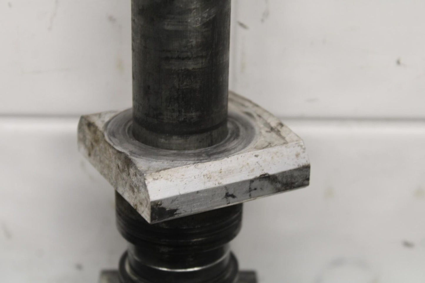 1999 Suzuki GSXR600 REAR AXLE BACK WHEEL RIM PIVOT BOLT AXEL BB580