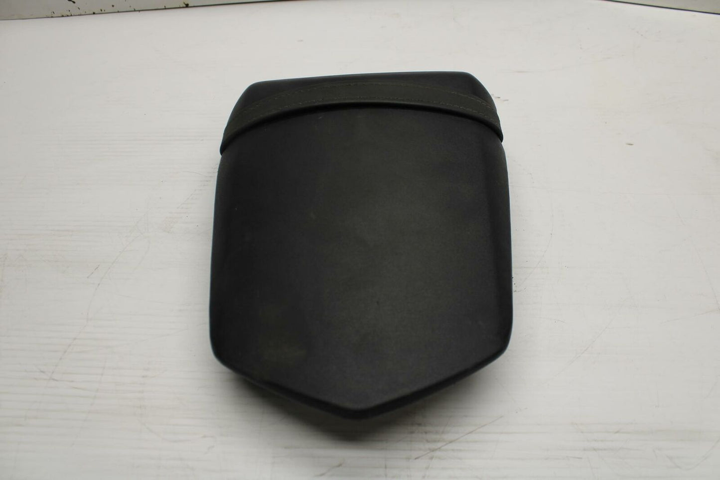 06 YAMAHA YZF R1 REAR BACK PASSENGER TANDEM SEAT PAD SADDLE PILLION BB282