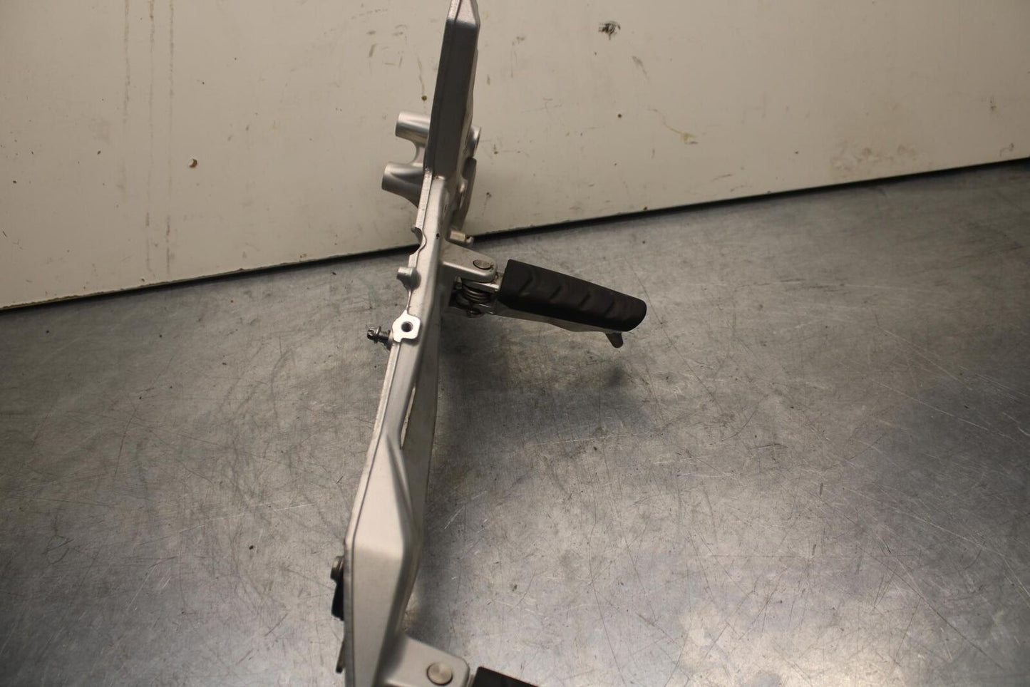 20-23 BMW F900R RIGHT REARSET REAR SET DRIVER FOOT PEG BRACKET BB603