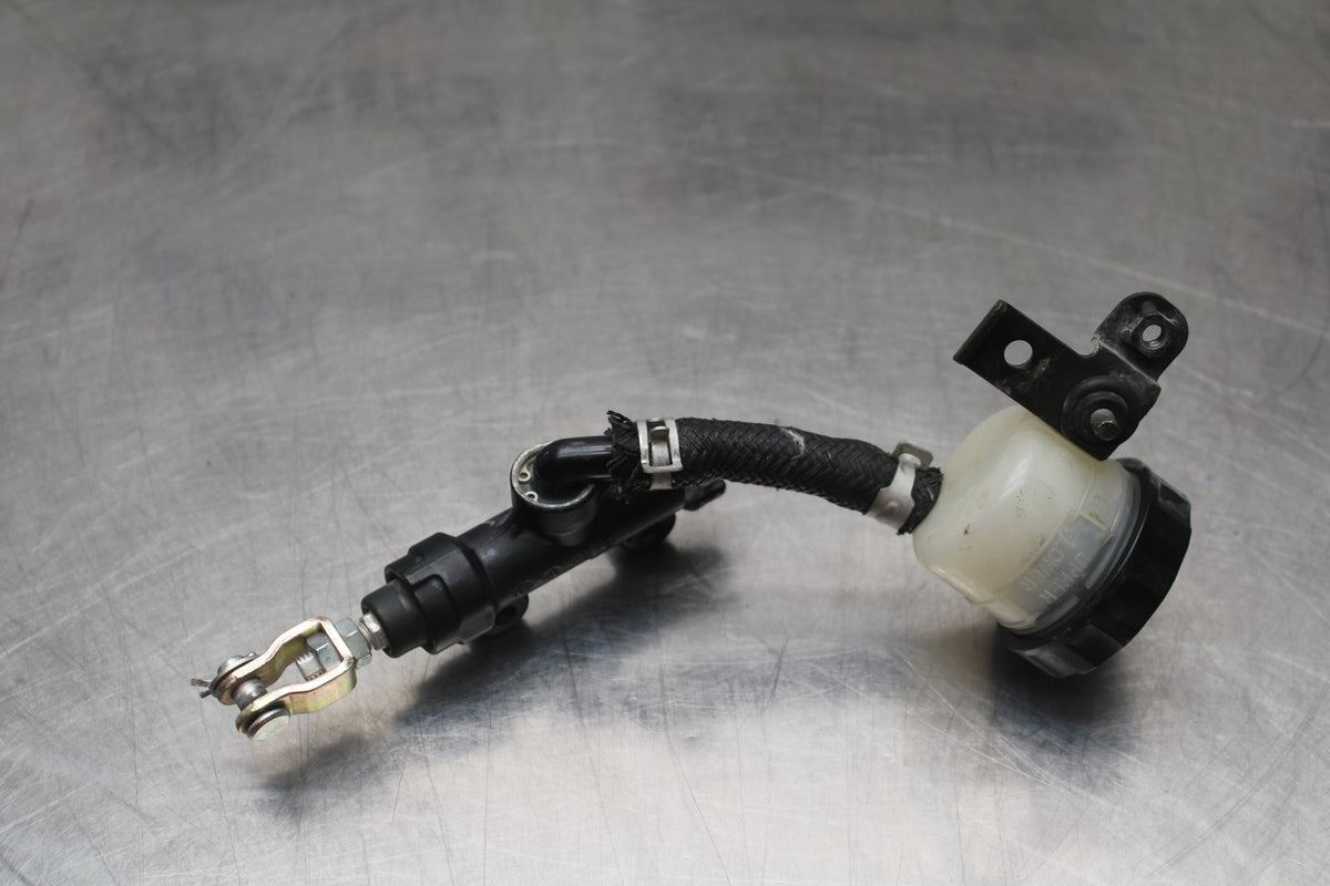 06 KAWASAKI VULCAN 900 REAR BACK BRAKE MASTER CYLINDER W RESERVOIR BB799