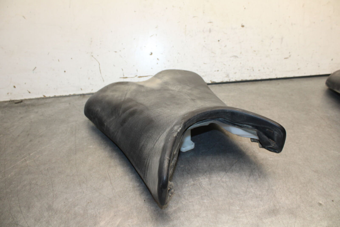 09-15 YAMAHA FZ6R FRONT DRIVERS SEAT PAD SADDLE PILLION BB686
