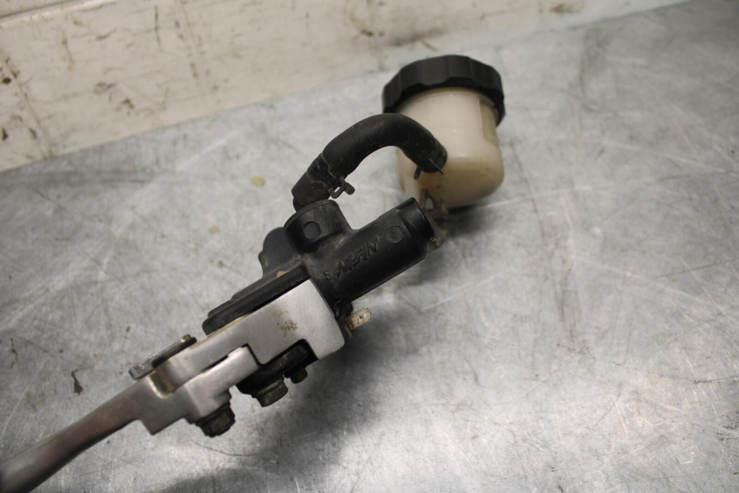 1998 Suzuki TL1000S FRONT BRAKE MASTER CYLINDER w/ LEVER BB508