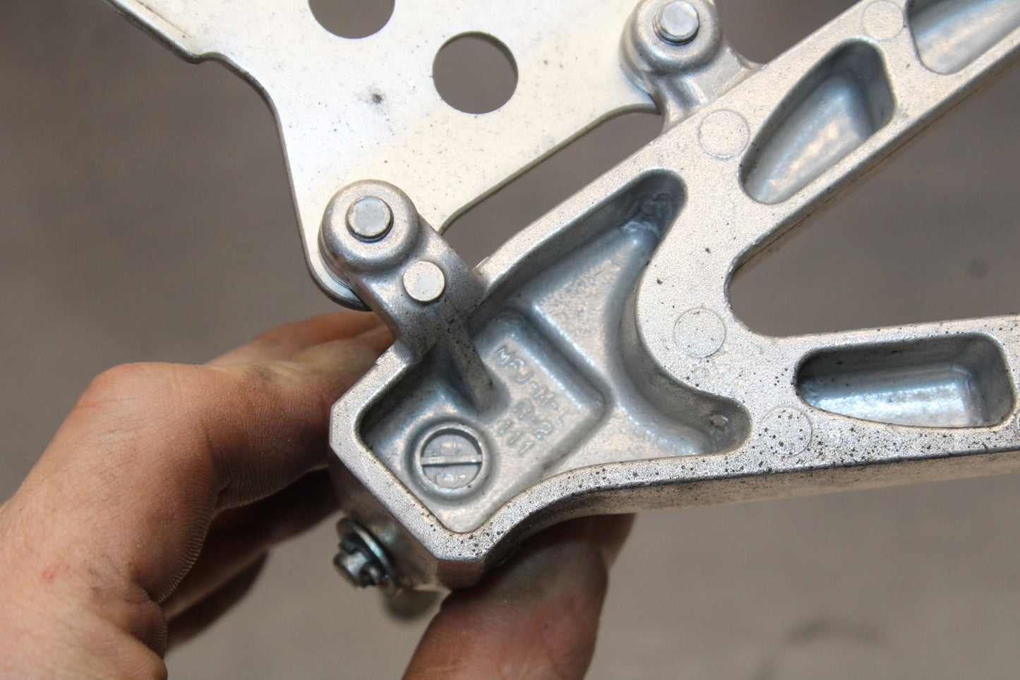 13-24 HONDA CBR600RR LEFT REARSET REAR SET DRIVER FOOT PEG REST STOP BB772