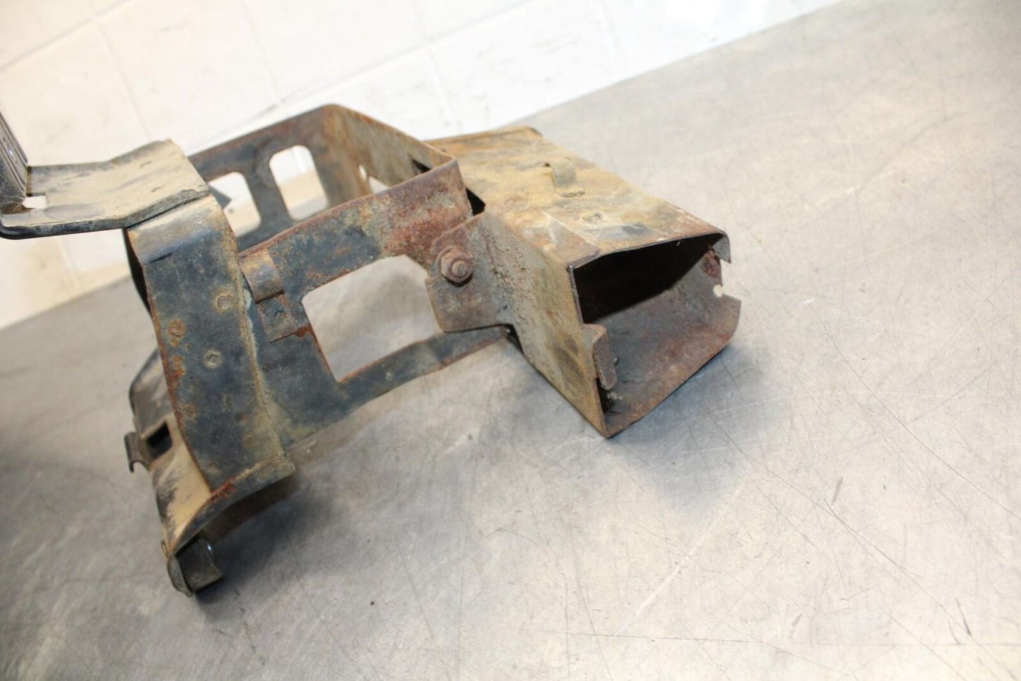 75 SUZUKI GT 550 TOOL BOX BATTERY BOX BB72