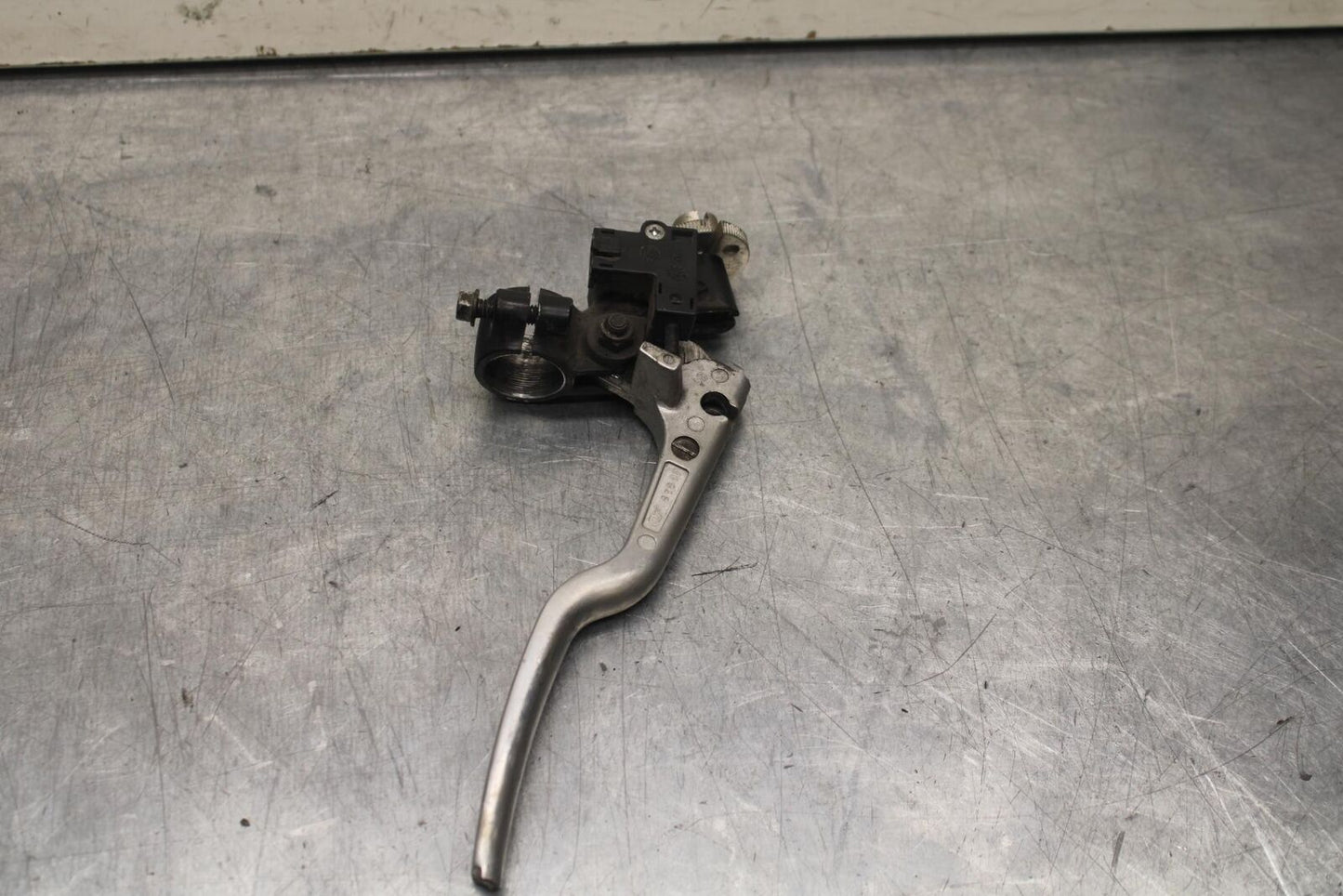 1999 Suzuki GSXR600 CLUTCH PERCH MOUNT WITH LEVER 57500-40F11 BB608