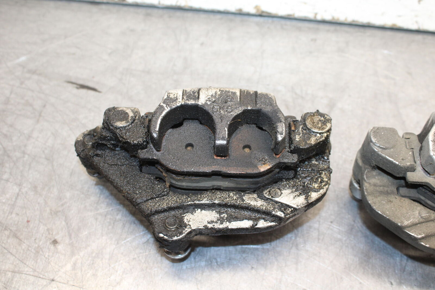 99-00 YAMAHA V STAR 1100 RIGHT LEFT FRONT BRAKE CALIPER SET PAIR CALIPERS BB711
