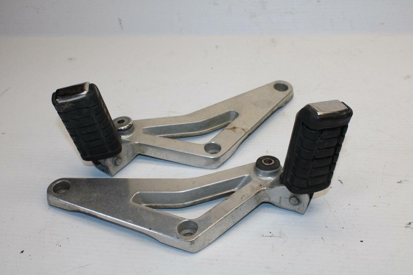 83-86 HONDA V65 MAGNA REAR PASSENGER FOOT STEP PEG BB236