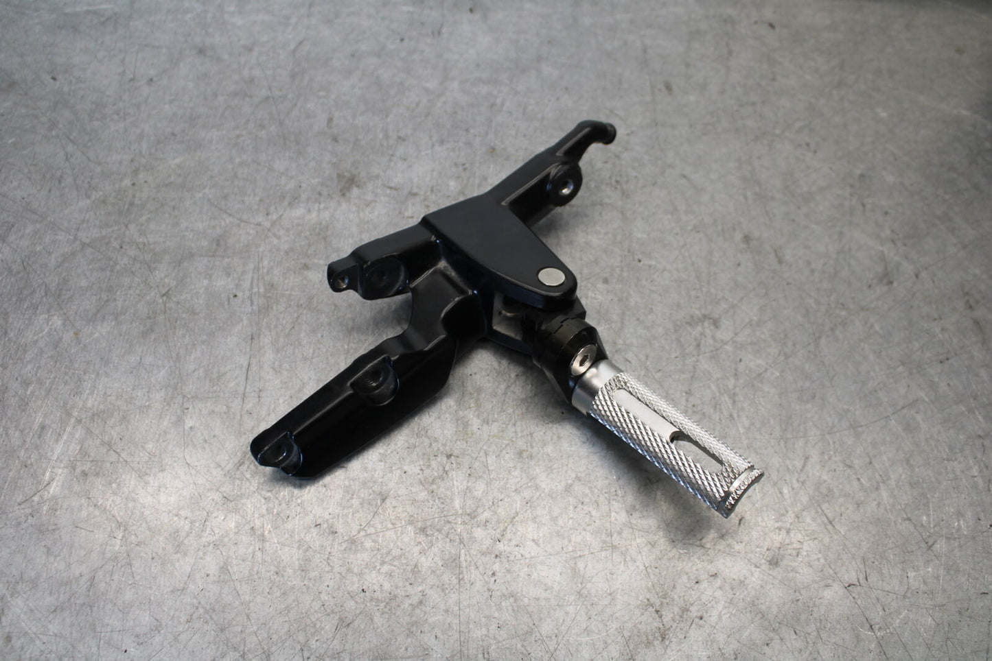19-21 TRIUMPH SPEED TWIN 1200 RIGHT REARSET REAR SET DRIVER FOOT PEG BB653