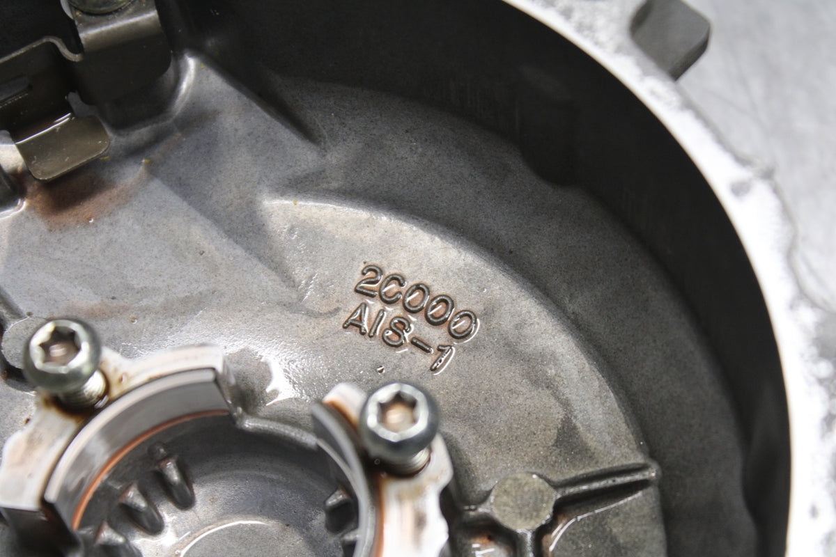 06 YAMAHA YZF R6 STATOR MAGNETO ALTERNATOR GENERATOR COVER BB716