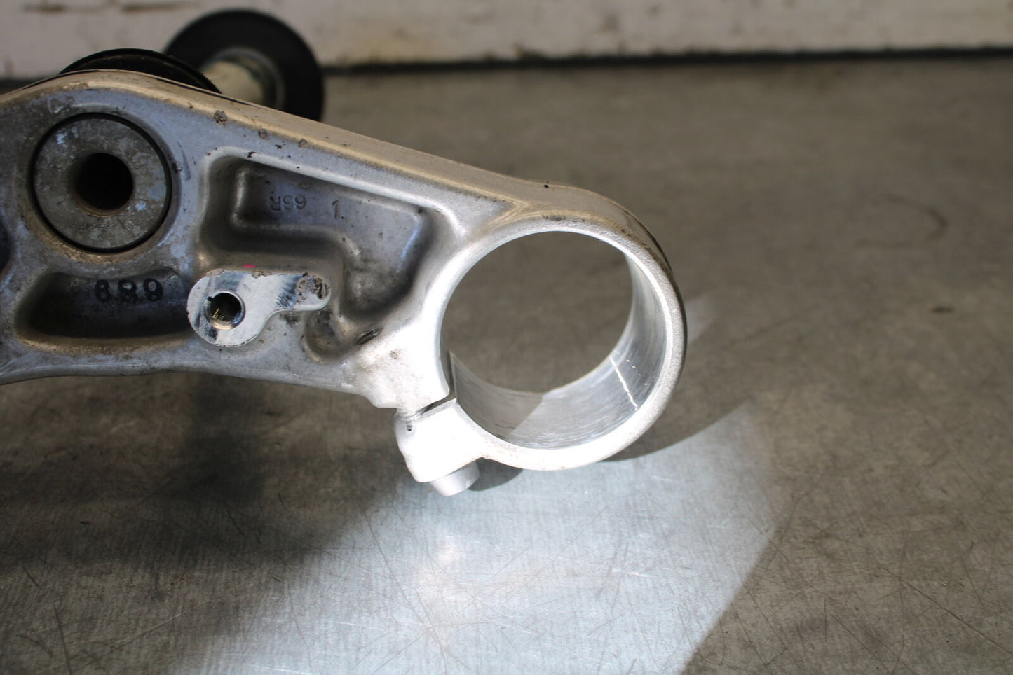 07-08 TRIUMPH DAYTONA 675 FRONT FORKS CLAMP LOWER TRIPLE TREE STEM BB685