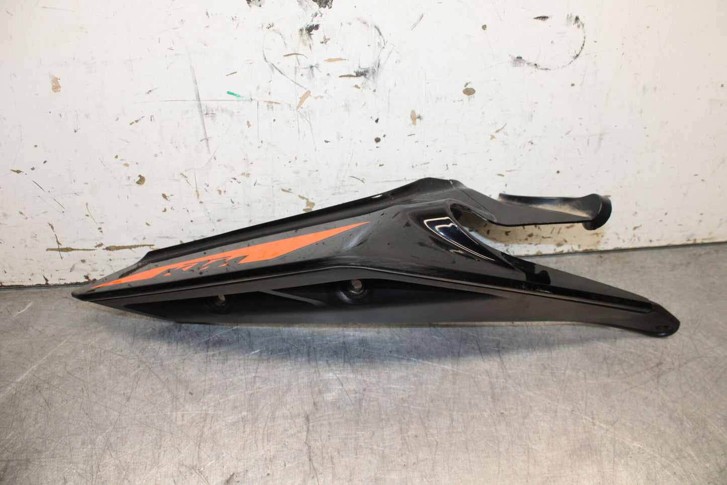 17-24 KTM 390 DUKE RIGHT REAR BACK TAIL FAIRING COWL SHROUD BB734