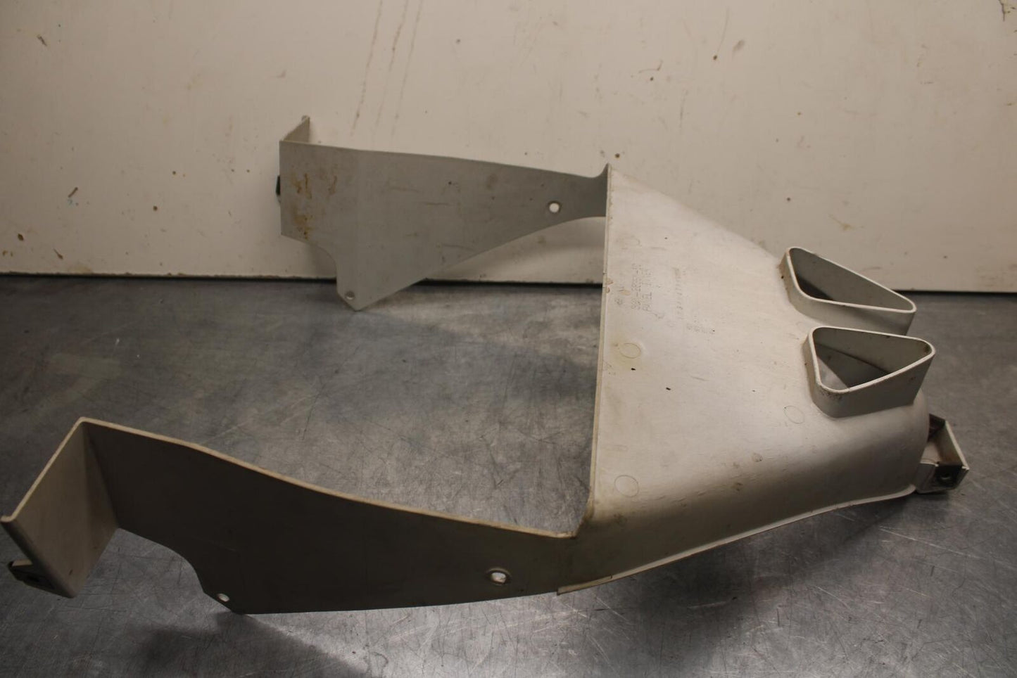 1992 Yamaha FZR1000 FRONT LOWER INNER EXHAUST V FAIRING COWL GUARD BB339