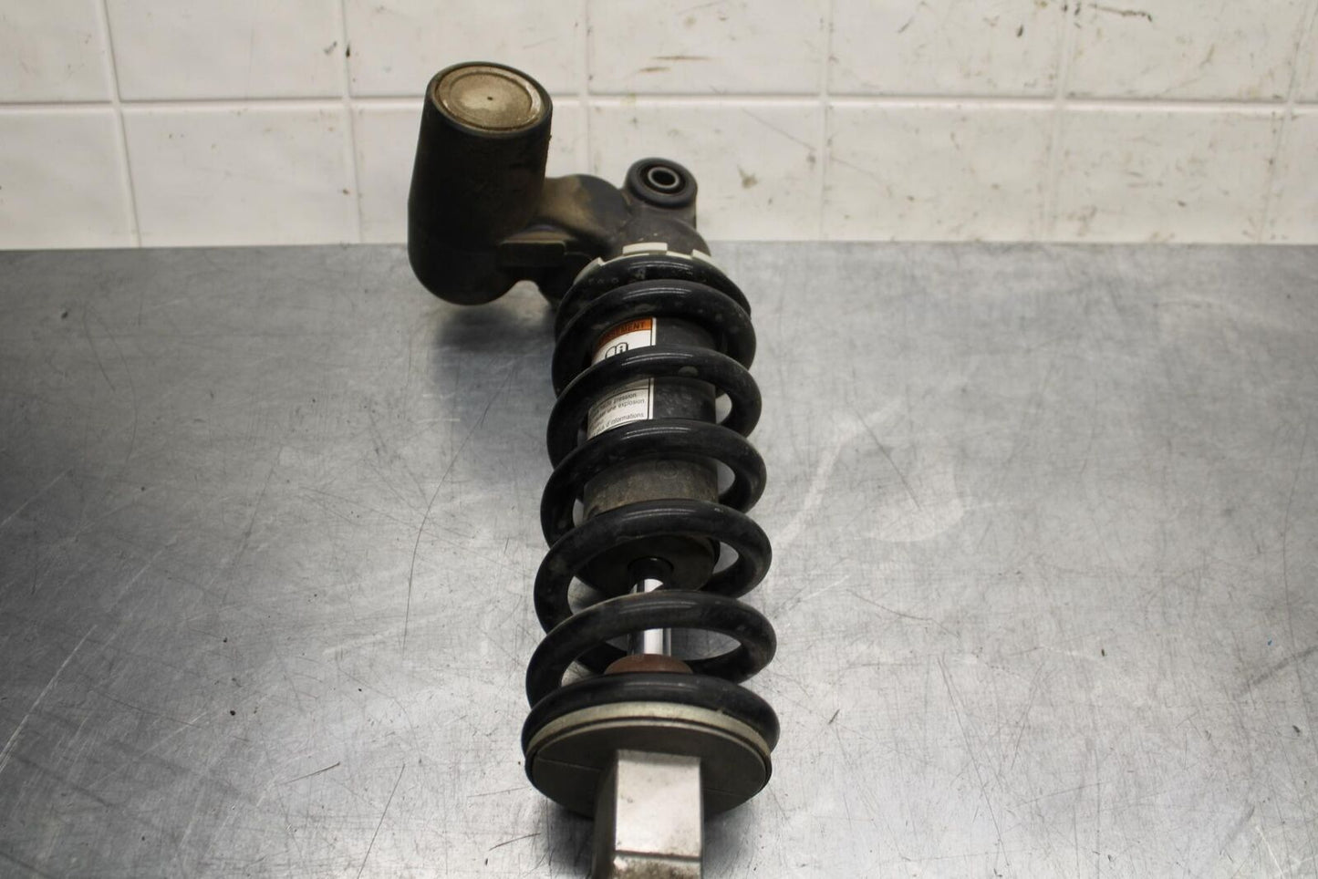 2015 Suzuki GSXR750 REAR SHOCK ABSORBER SUSPENSION 62100-15870-019 BB595