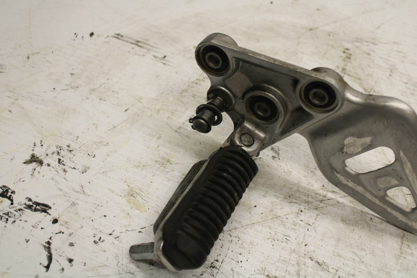 00-07 SUZUKI HAYABUSA LEFT REARSET REAR SET DRIVER FOOT PEG BRACKET MOUNT  BB281