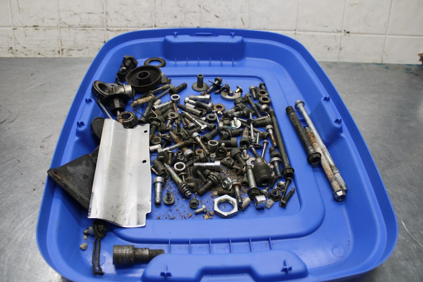 2004 Suzuki Intruder 1500 VL1500 ENGINE MOUNTING BOLTS HARDWARE MOTOR BB573