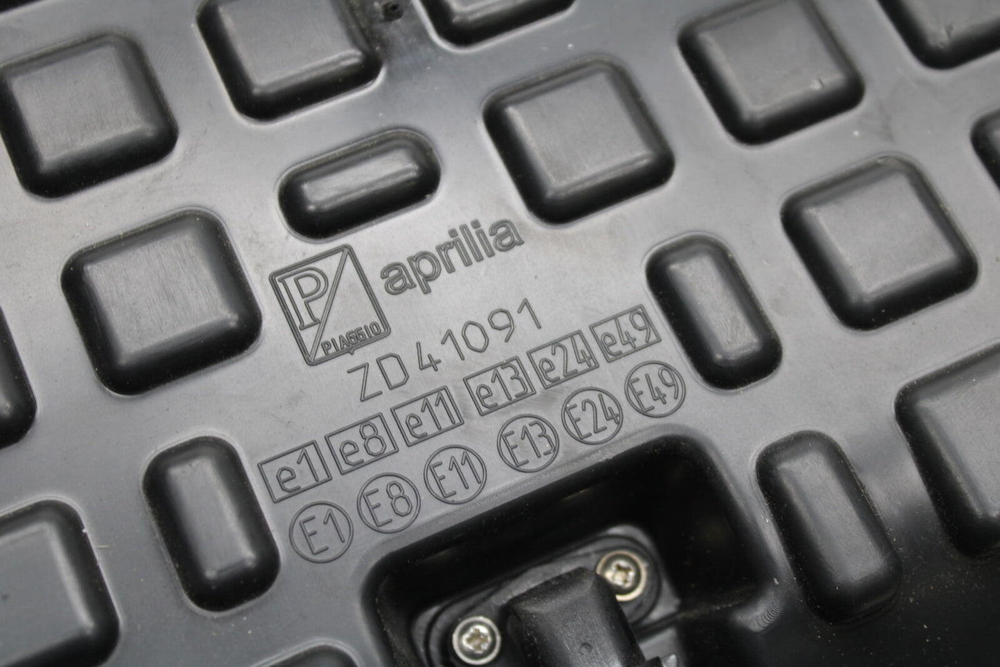 21-24 APRILIA TUONO 660 FACTORY AIRBOX AIR INTAKE FILTER BOX BB733