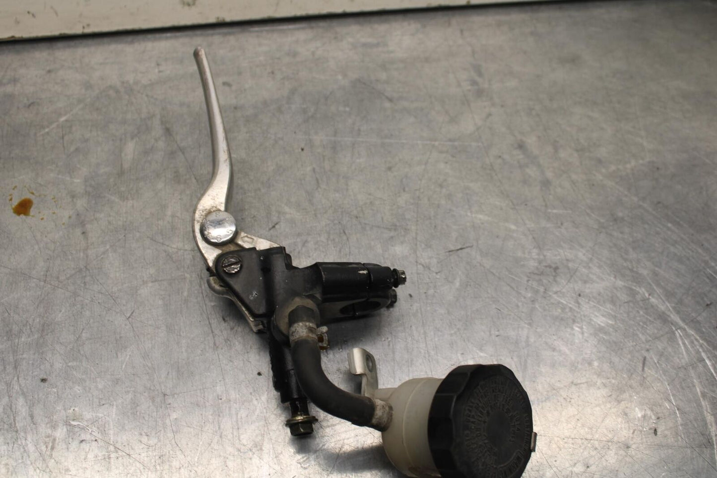1999 Suzuki GSXR600 FRONT BRAKE MASTER CYLINDER w/ LEVER 59600-17C00 BB608