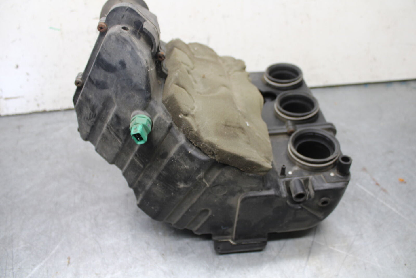 01-06 TRIUMPH TIGER 955I AIRBOX AIR INTAKE FILTER BOX BB693