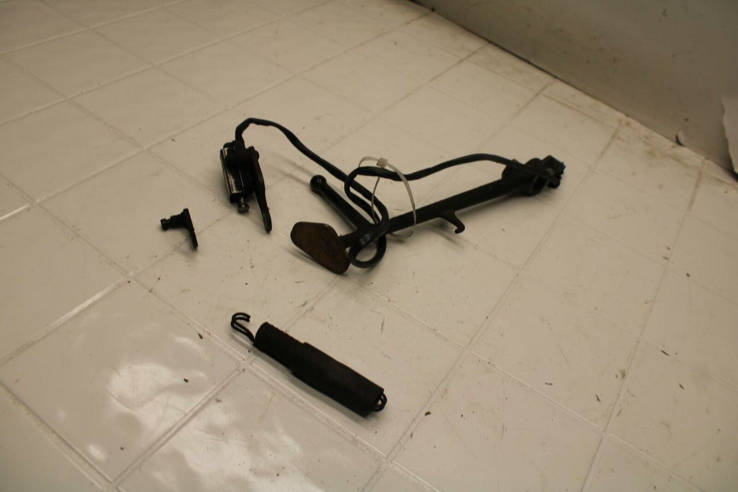 01-05 YAMAHA FZS1000 KICKSTAND SIDE KICK STAND BB 04
