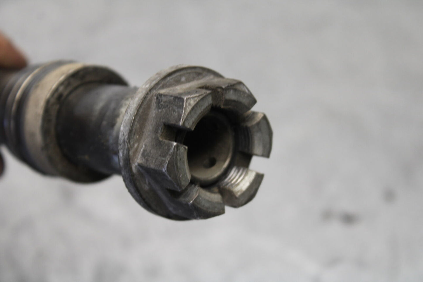 03-07 SUZUKI SV1000S REAR AXLE BACK WHEEL RIM PIVOT BOLT AXEL BB657