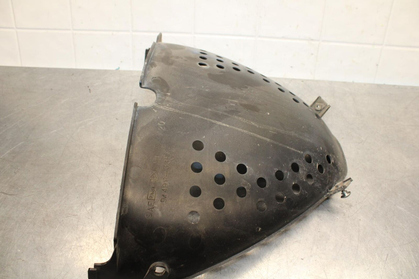 1999 Suzuki GSXR600 FRONT LOWER INNER EXHAUST V FAIRING COWL GUARD BB580