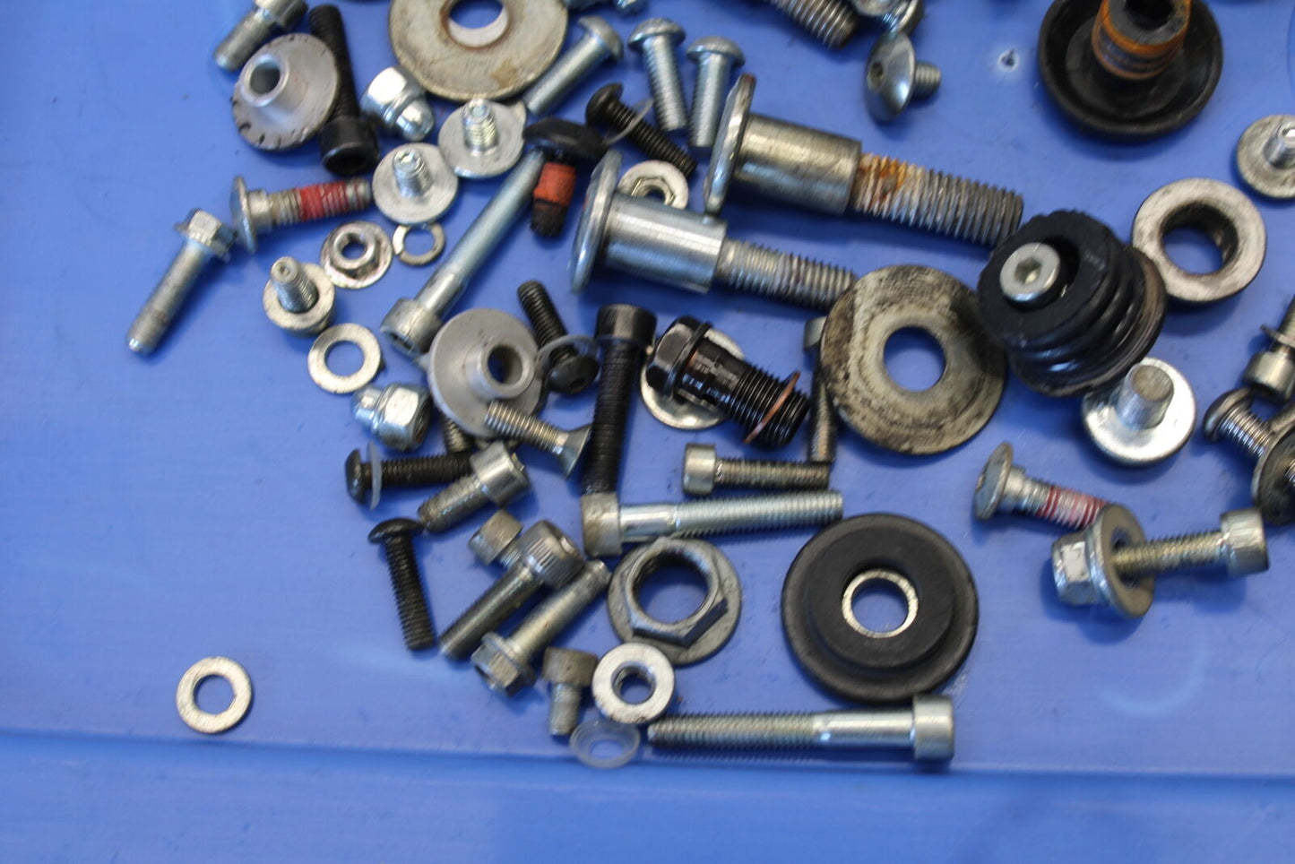 06-07 DUCATI MONSTER 695 MOUNTING BOLTS HARDWARE MOTOR SCREWS BB674