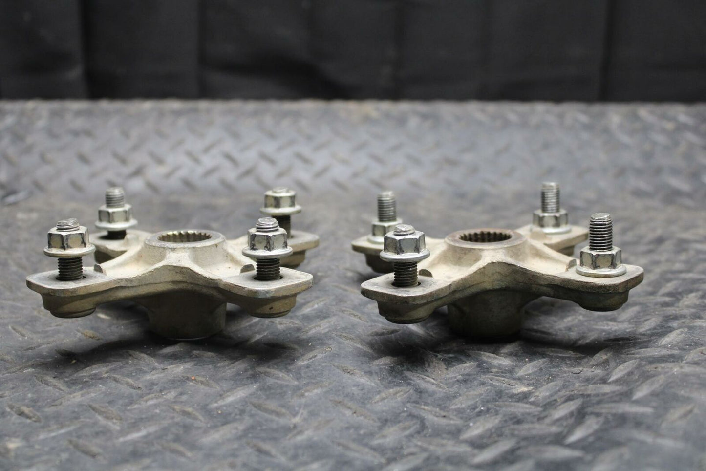02-06 YAMAHA BANSHEE 350 REAR BACK WHEEL RIGHT LEFT HUBS HUB SET BB214