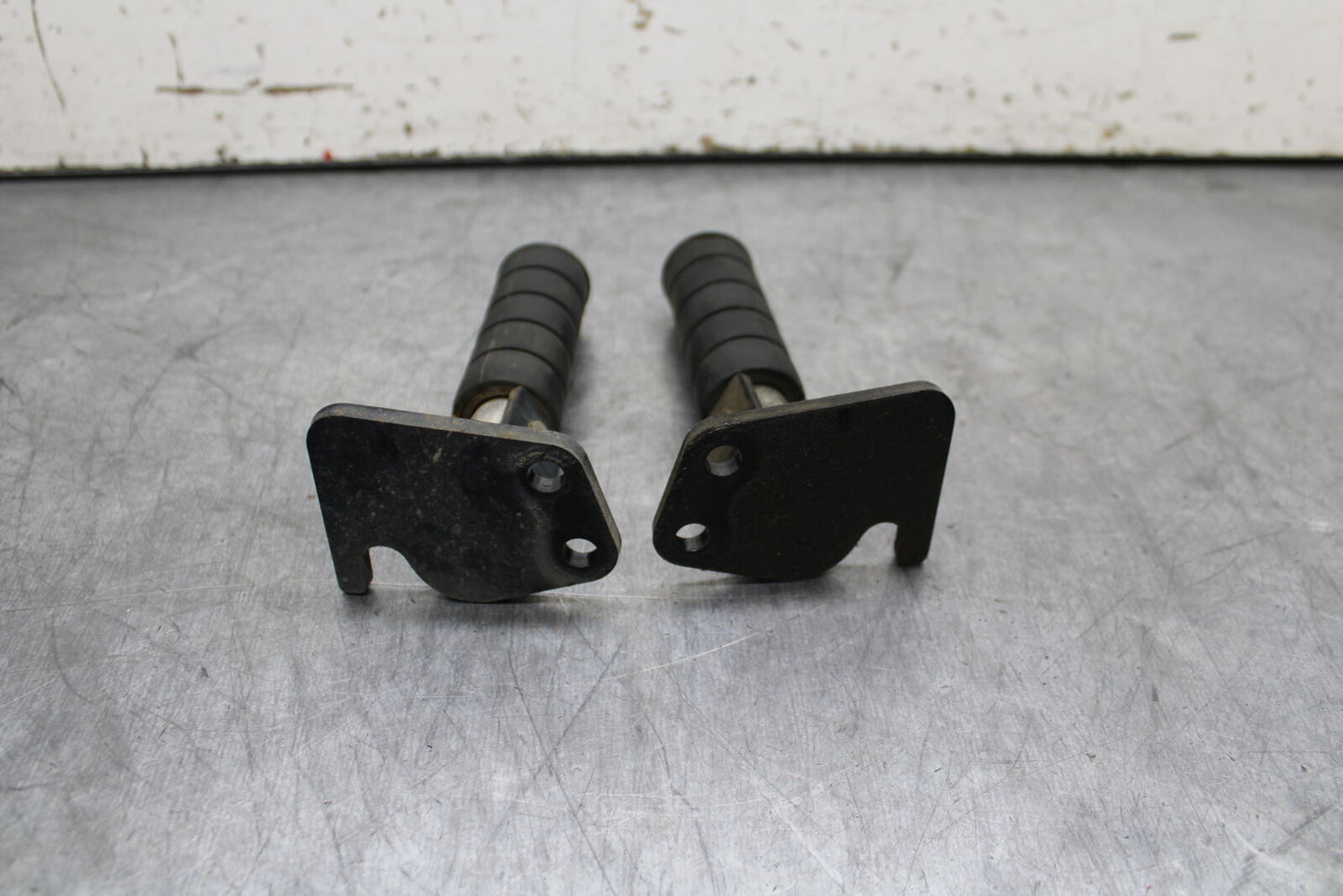 99-00 YAMAHA V STAR 1100 REAR PASSENGER FOOT STEP PEG BB711