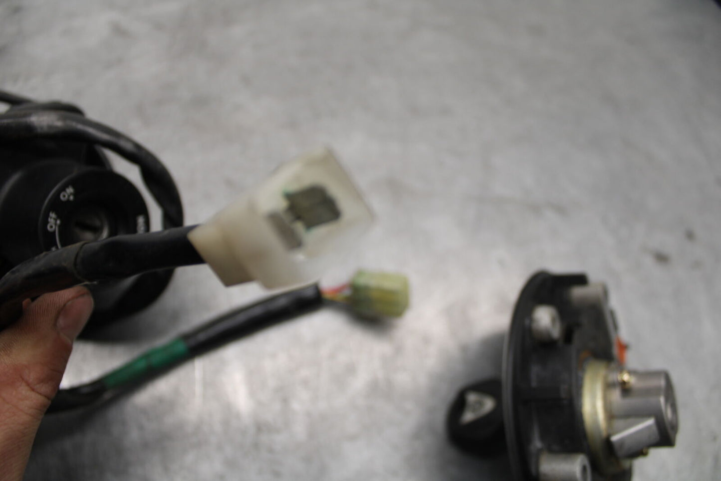04-06 YAMAHA YZF R1 ECU IGNITION LOCK KEY SET W/ GAS CAP AND SEAT LOCK BB659