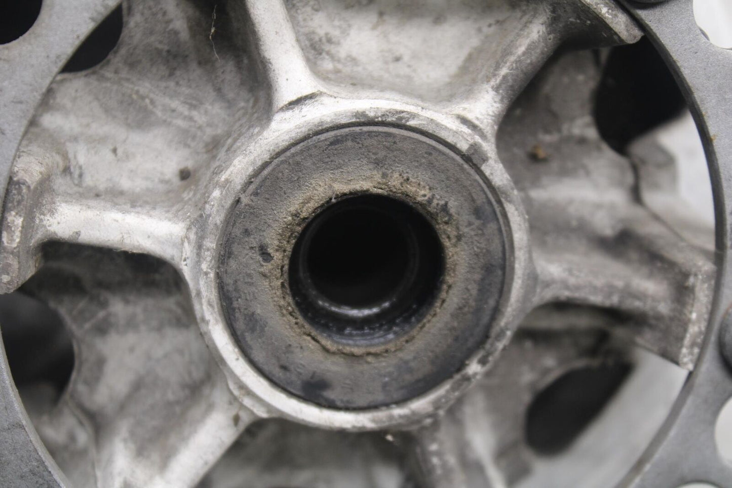 1988 Yamaha FZ600 REAR WHEEL AND ROTOR BACK BRAKE DISC BB601