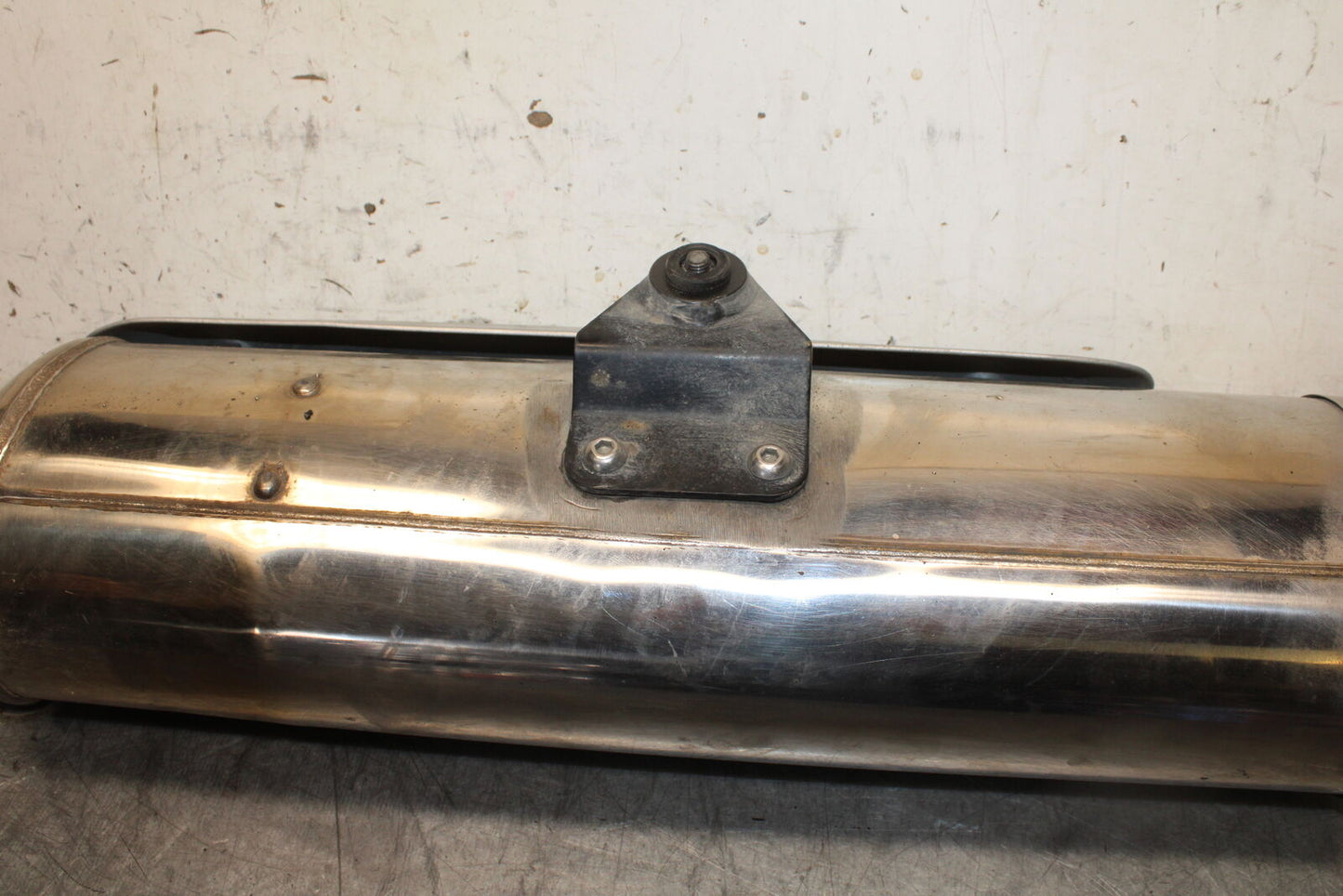 01-06 TRIUMPH TIGER 955I EXHAUST PIPE MUFFLER SLIP ON CAN SILENCER BB693