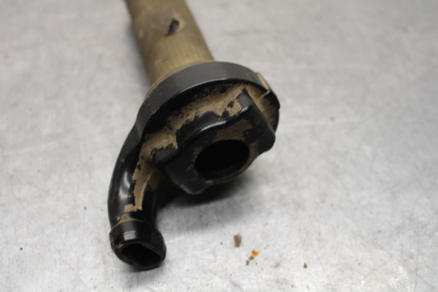 09-11 TRIUMPH DAYTONA 675 THROTTLE CABLE LINE HOUSING GUIDE BB652
