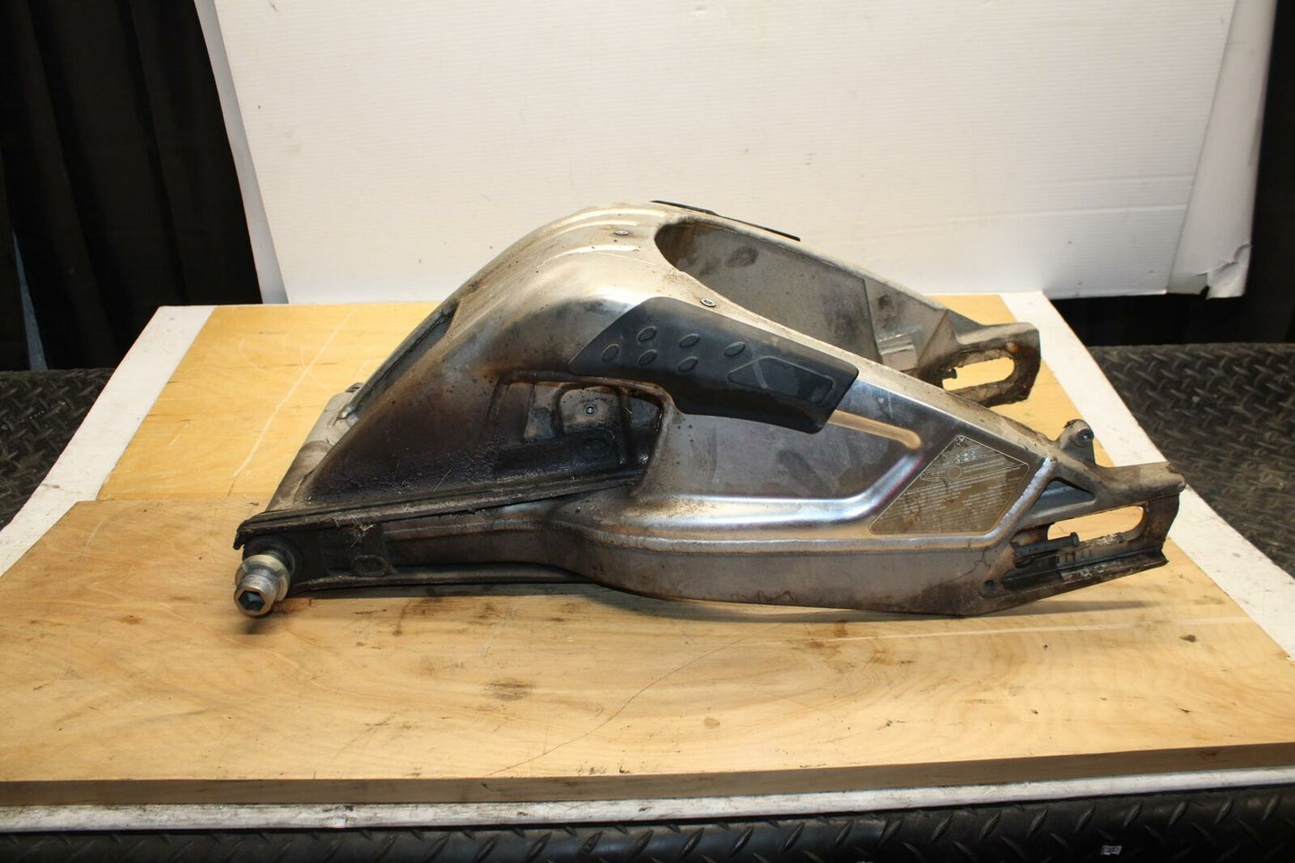 12-14 BMW S1000RR REAR SWINGARM BACK SUSPENSION SWING ARM BB317