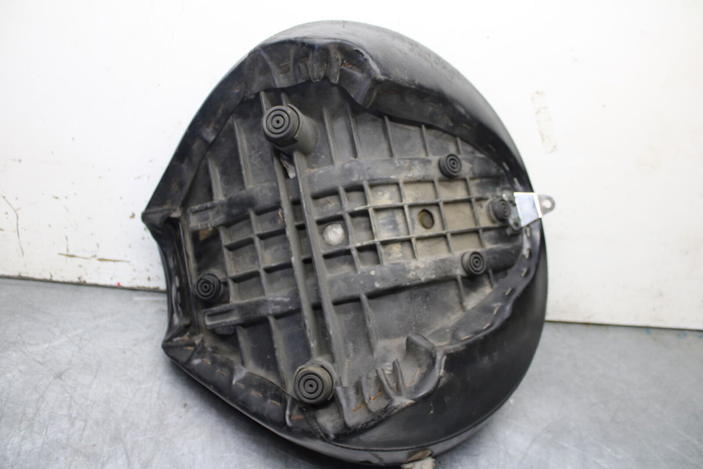 99-00 YAMAHA V STAR 1100 FRONT DRIVERS SEAT BB711