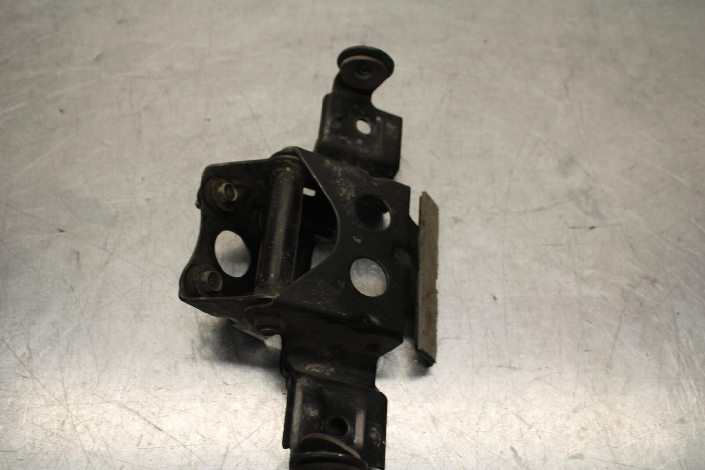 1999 Suzuki GSXR600 REAR BACK TAIL LIGHT MOUNT BRACKET BB580