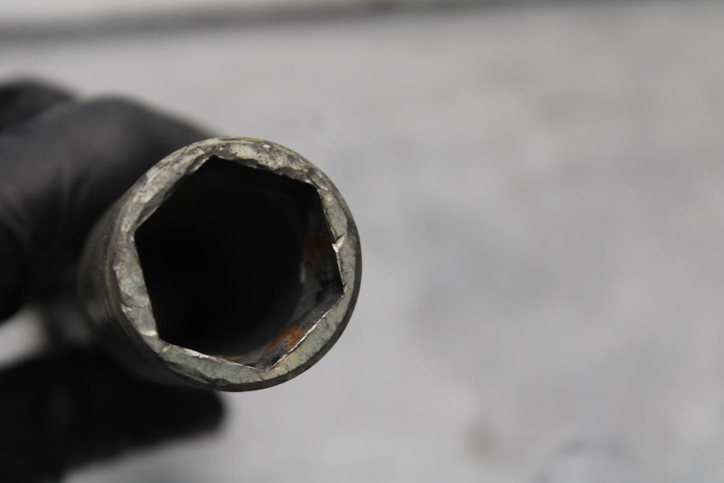 01-03 SUZUKI GSXR600 FRONT WHEEL RIM AXLE PIVOT BOLT  BB633