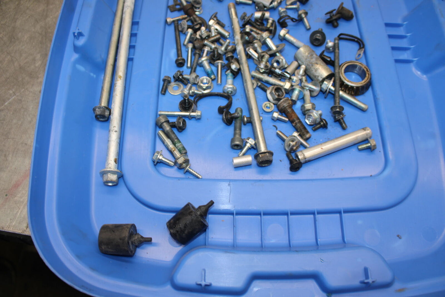 09-11 DUCATI 1198 MOUNTING BOLTS HARDWARE MOTOR SCREWS BB705