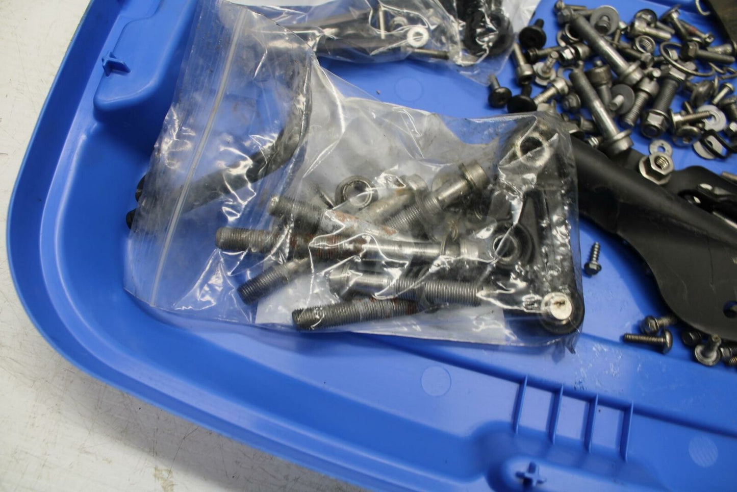 08-11 TRIUMPH SPEED TRIPLE HARDWARE SCREWS BB366
