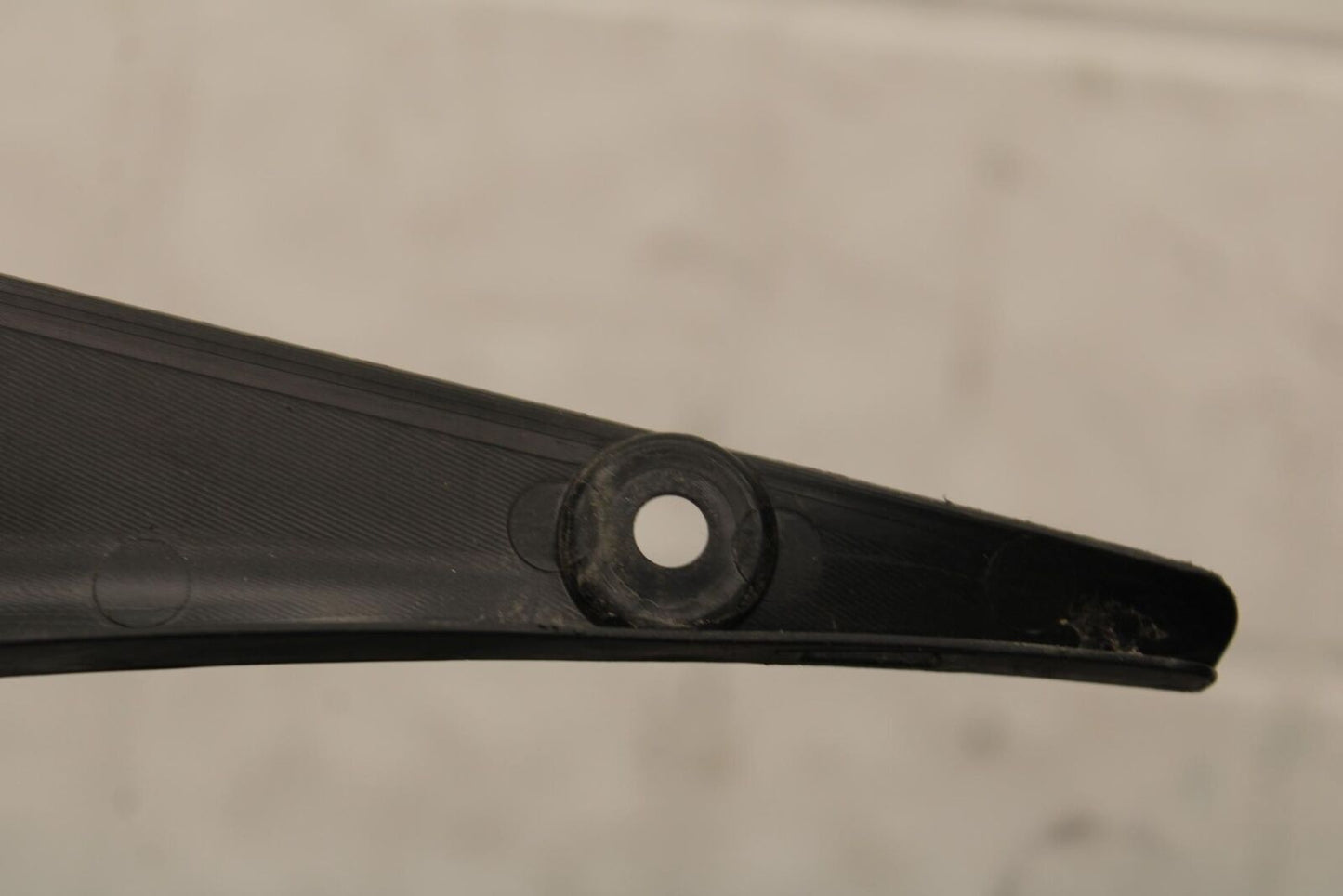 20 SUZUKI GSXR 1000 CENTER UNDER PANEL TRIM COWL BB597