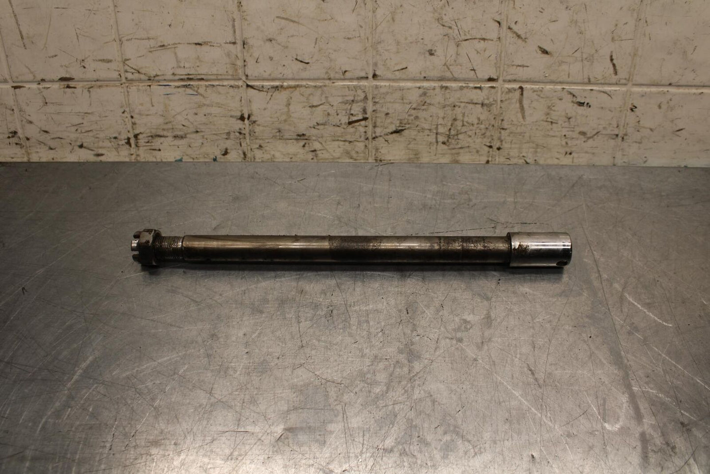 1979 Yamaha XS1100 REAR AXLE BACK WHEEL RIM BOLT AXEL 2H7-25381-00-00 BB572