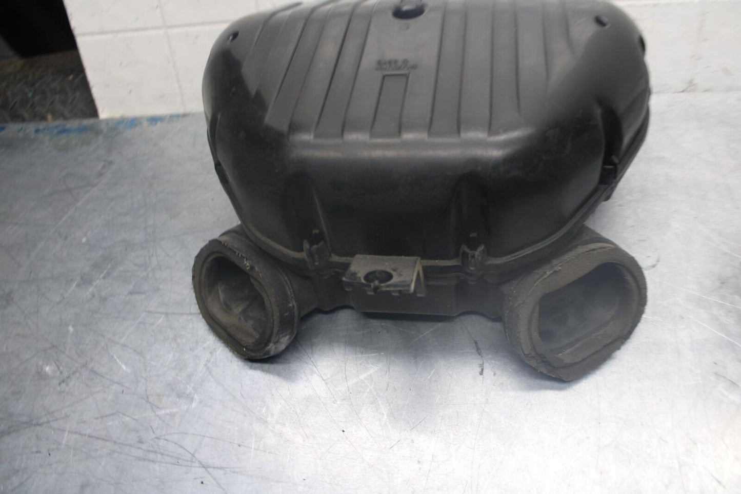 03-04 SUZUKI GSXR1000 AIRBOX AIR INTAKE FILTER BOX 13700-40F20 BB459