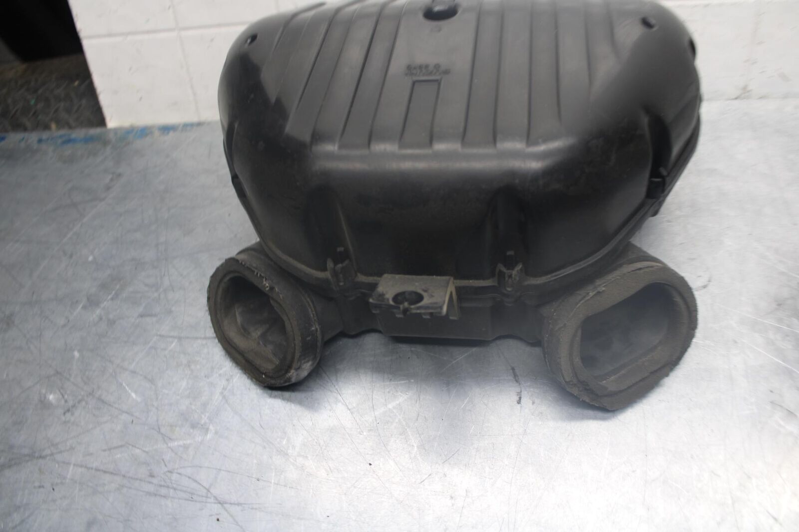 03-04 SUZUKI GSXR1000 AIRBOX AIR INTAKE FILTER BOX 13700-40F20 BB459