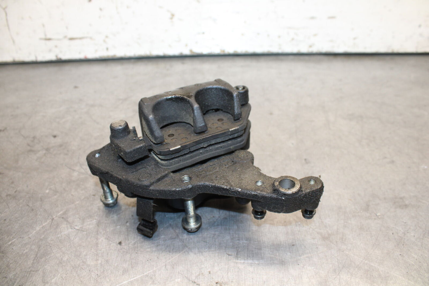 15-16 HONDA CB300F RIGHT FRONT BRAKE CALIPER BB740