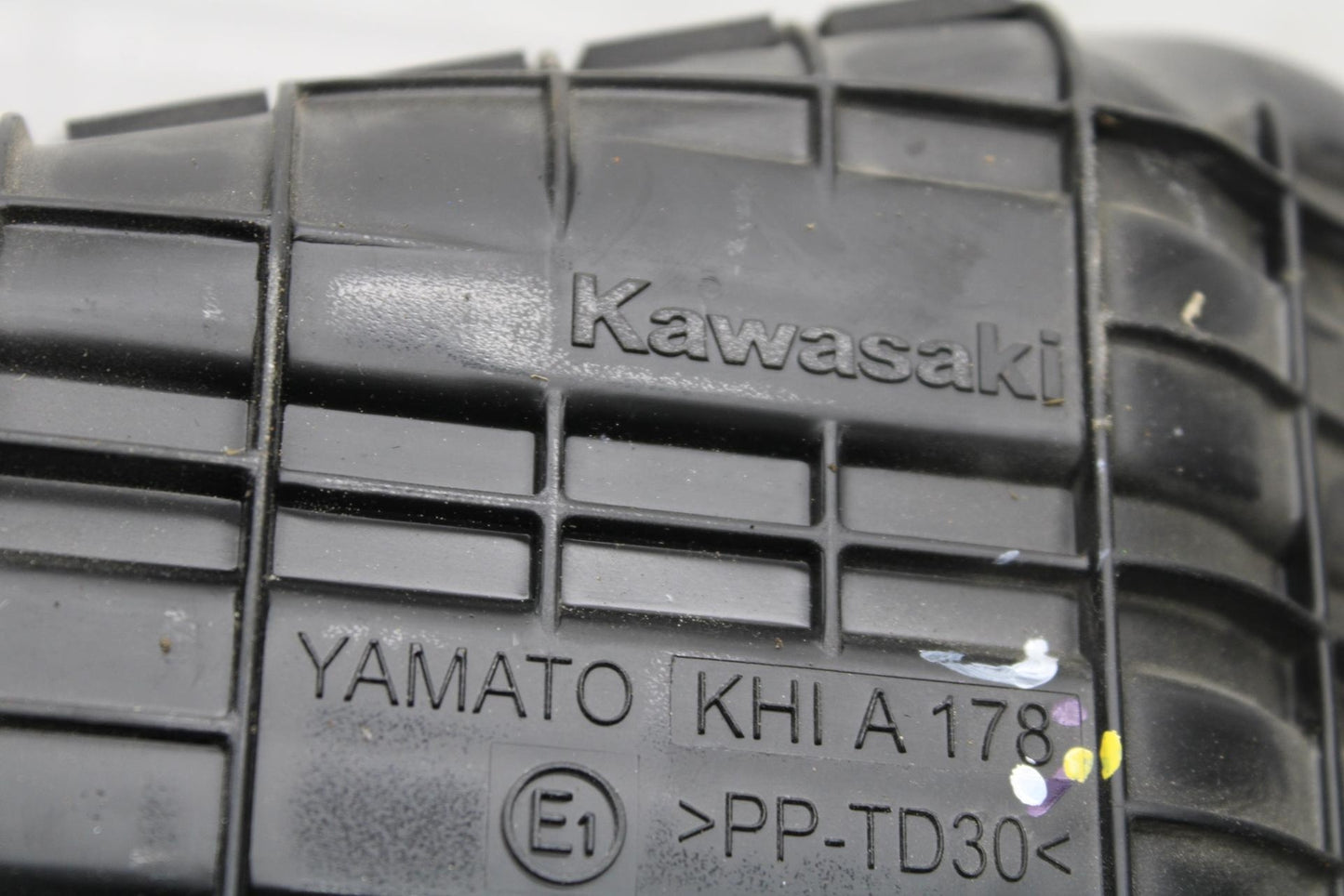 19-22 KAWASAKI Z400 AIRBOX AIR INTAKE FILTER BOX BB586